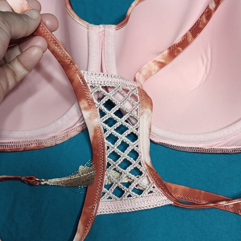 Bikini - Picture 3 of 8